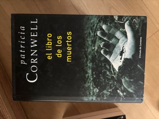 Libros variados y novelas