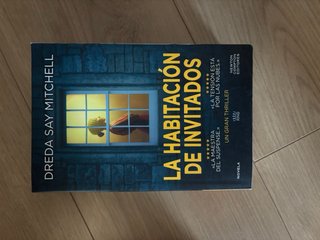 Libros variados y novelas