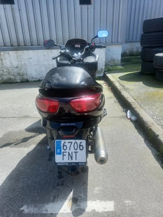 Vendo o cambio por coche pequeño Honda Forza 250
