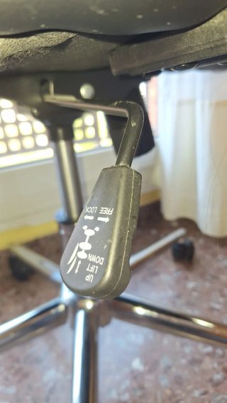 Silla de oficina ergonómica negra