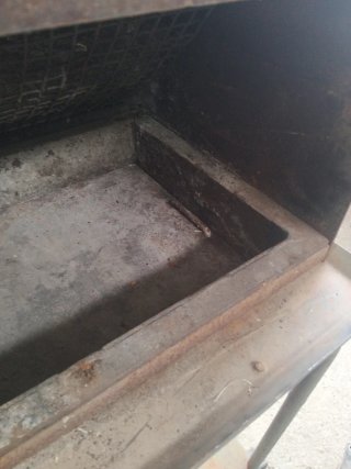 Barbacoa casera de metal
