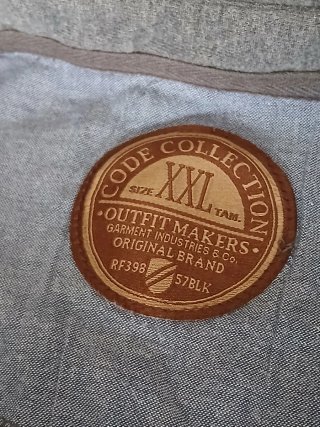 Camisa de manga comprida cinza com bolsos à frente
