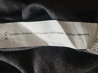 Camisa de manga comprida cinza com bolsos à frente