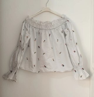 Blusa hombros descubiertos floral talla L