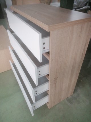 Cómoda blanca y madera