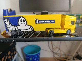 Camión de colección  SCANIA Michelin