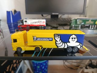 Camión de colección  SCANIA Michelin