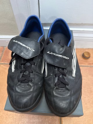 Zapatillas Fútbol Sala Umbro Negras y Azules
