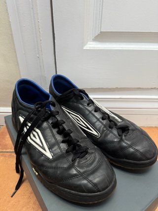 Zapatillas Fútbol Sala Umbro Negras y Azules