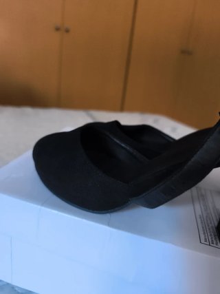 Zapatos de vestir negros..tacón con pedreria