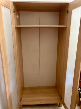 Armario IKEA madera y plástico