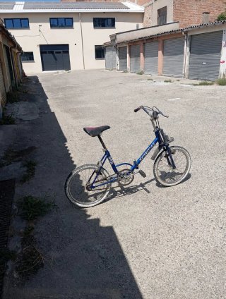 Bicicleta plegable azul