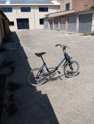 Bicicleta plegable azul