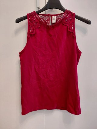 Maglietta rossa con pizzo