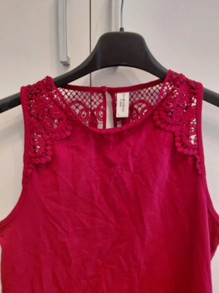 Maglietta rossa con pizzo