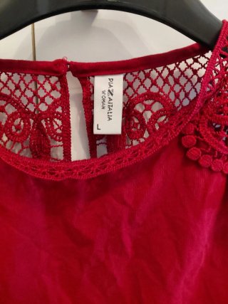 Maglietta rossa con pizzo