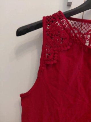 Maglietta rossa con pizzo