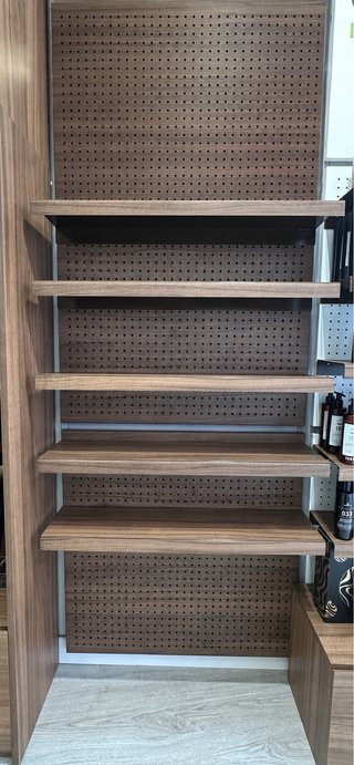 Panel con guías y 6 baldas