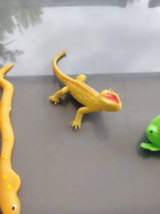 3 Muñecos Goma Pegajosos + Iguana