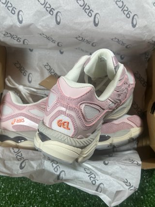 Zapatillas Asics Gel-NYC Rosas Talla 40