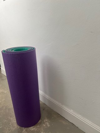 Esterilla de yoga morada y verde