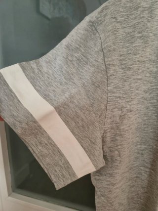 Camiseta H&M gris