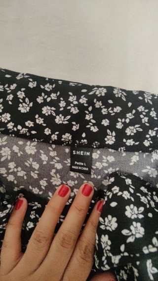 Falda corta floral con cordones