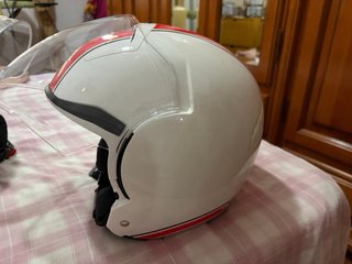 2 Cascos Moto Blancos con Tiras Rojas