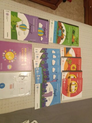 Libros de colegio 1 de primaria sin usar ..nuevos