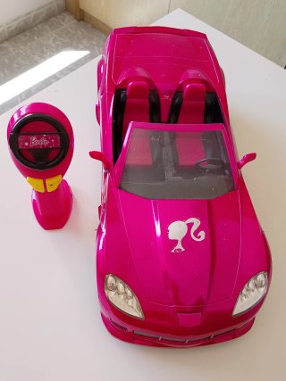 Coche teledirigido Barbie rosa