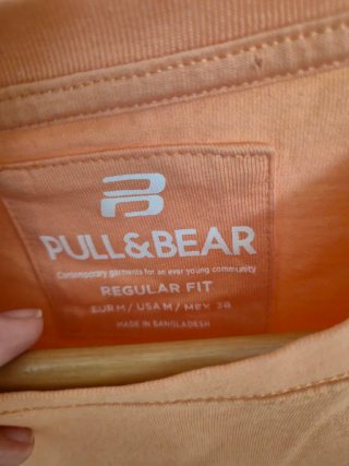 Camiseta Pull&Bear Naranja y Negra