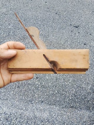Cepillo de moldura antiguo de madera