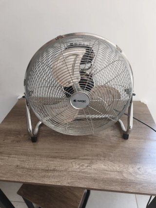 Ventilador Raypan Metálico Plateado