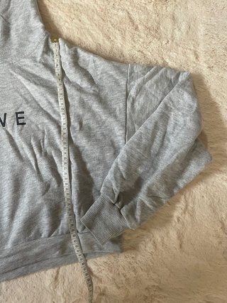 Sudadera crop Bershka flores y LOVE T.S
