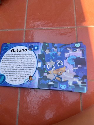 4 puzles en un libro de dibujos animados, +3 años