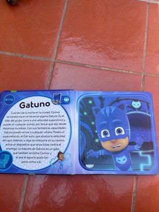 4 puzles en un libro de dibujos animados, +3 años