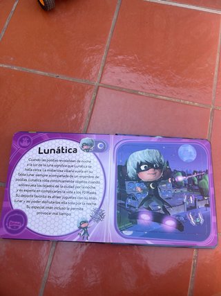 4 puzles en un libro de dibujos animados, +3 años