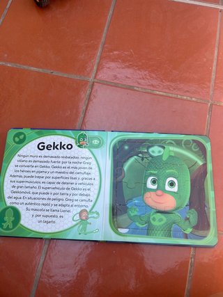 4 puzles en un libro de dibujos animados, +3 años