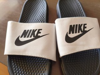 Chanclas Nike Blancas y Negras