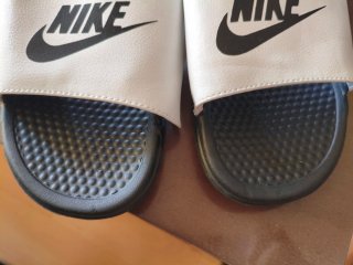 Chanclas Nike Blancas y Negras