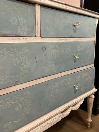 Cómoda vintage azul y blanca de madera