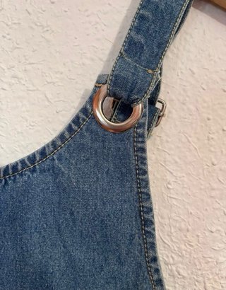 Peto vaquero con cremallera y bolsillos