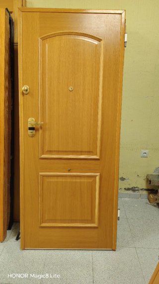 Puertas nuevas de stock, muchos modelos.