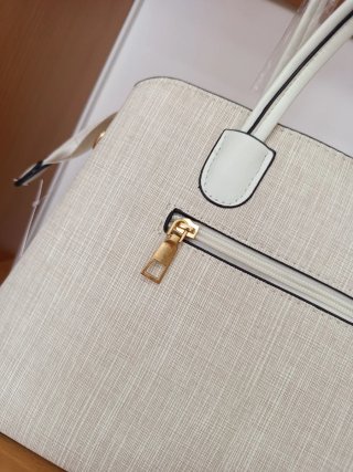 Mala bege com laço estampado