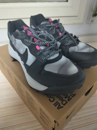 Nike ACG Lowcate SE "Black Hyper Pink Wolf Grey"