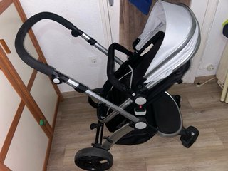 Carrito de bebé negro