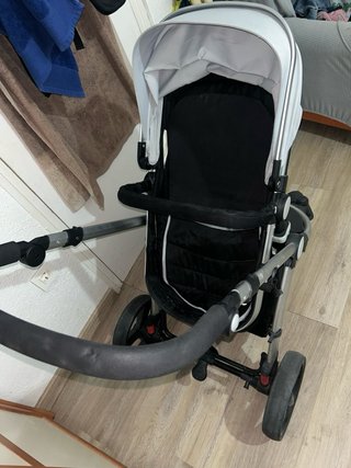 Carrito de bebé negro