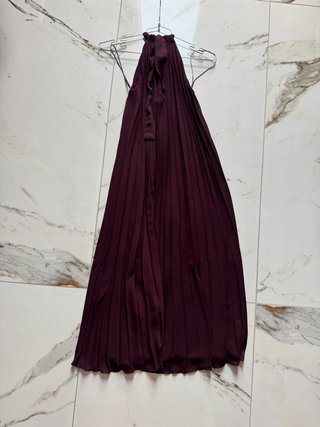 Vestito plissettato midi Zara con spilla