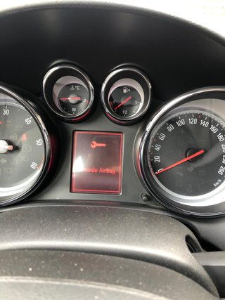 Opel Astra 2013 con golpe !!