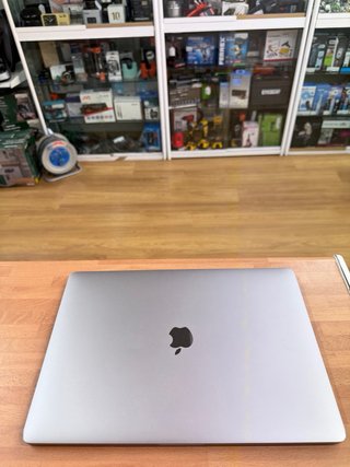 MacBook Pro 2017 15” i7 16GB RAM 256GB SSD